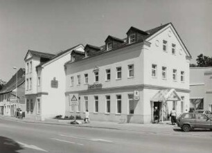 Wohnhaus mit Sparkasse