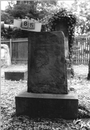 Grabstein 85