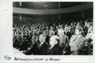 Die ersten Nationalpreisträger beim Festakt im Nationaltheater Weimar