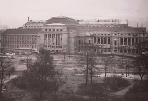 Leipzig, Hauptbahnhof : Leipzig. Hauptbahnhof. Westflügel des Empfangsgebäudes im Bauzustand