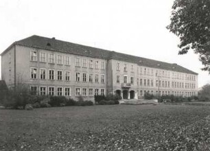 Cottbus. Hochschule für Bauwesen. Eingangsseite