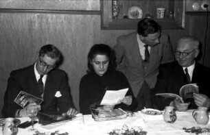 Freiburg: Prinz Nicolae betrachtet meine Fotos