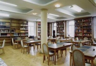Sächsische Landesbibliothek - Staats- und Universitätsbibliothek Dresden. Zentralbibliothek (ehem. Landesbibliothek), 2. Obergeschoss. Musikabteilung, Lesesaal : Dresden-Neustadt, Marienallee 12. Sächsische Landesbibliothek - Staats- und Universitätsbibliothek Dresden. Zentralbibliothek (ehem. Landesbibliothek), 2. Obergeschoss. Musikabteilung, Lesesaal