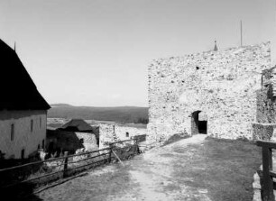Burg Točnik — Bergfried