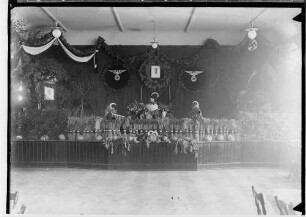 Erntedankfest in Sigmaringen 1933; Geschmückte Bühne in Festhalle