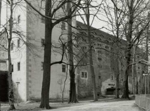 Schloßplatz : Freiberg (Sachsen). Schloss Freudenstein (1566/1579, H. Irmisch; 1784/1805 Umbau; 2005/2007 Umbau). Befestigungsturm (sogenannter Alter Schlossturm). Ansicht von Nordosten