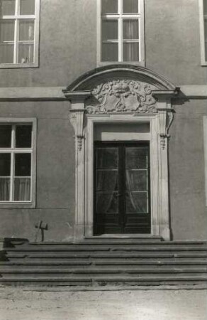 Golßen. Schloss (1720, ab 1788 Anbauten). Portal