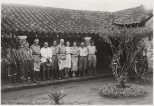Der Besitzer der Fazenda Boa Esperanca mit seiner Nichte und der Reisegesellschaft