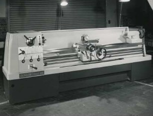 Leit- und Zugspindeldrehmaschine "Mascot 1600" von F.C. Ashford und Ronald Easterby