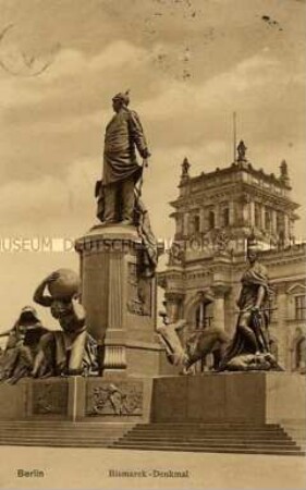 Das Bismarck-Denkmal vor dem Reichstag