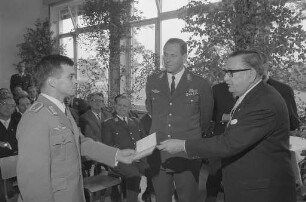 Gesellenfreisprechungsfeier für 26 Soldaten auf Zeit in der General-Fahnert-Kaserne in Neureut.