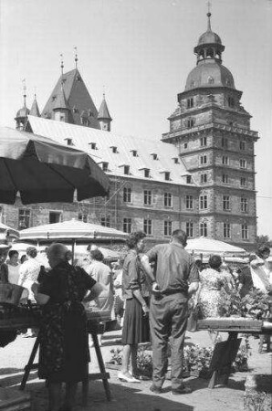 Aschaffenburg: Markt mit Schlossturm