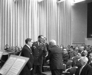 Feierstunde im Stabsquartier der Luftwaffengruppe Süd anläßlich des 10. Jahrestags der Gründung der Bundeswehr.