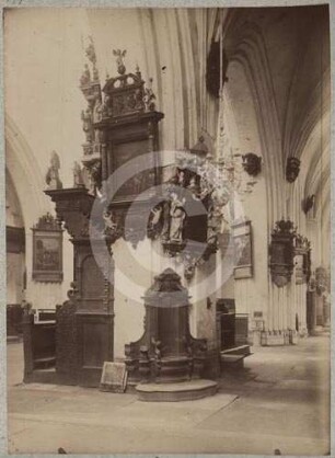 Nördliches Seitenschiff der Magdalenenkirche Breslau nach W