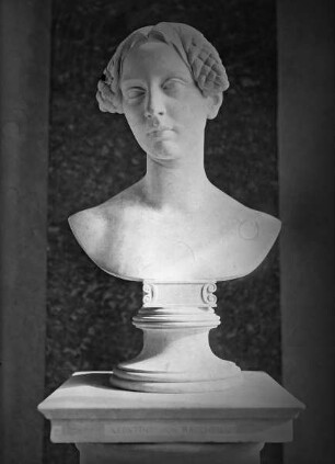 Büste der Leontine von Radziwill, geborene Gräfin von Clary