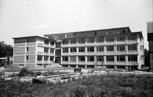 Freiburg: Außenansicht des Pharmazeutischen Instituts, Gesamtsicht von der Gartenseite