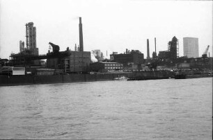 Leverkusen: Bayer, vom Schiff