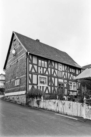 Wohnhaus (Wohnhaus, Fachwerk); Battenberg, Schulweg 8