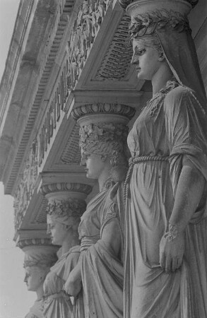 Vier Karyatiden