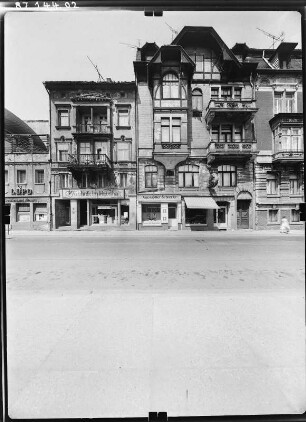 Altenburg, Rosa-Luxemburg-Straße 12/13. Wohnhäuser mit Läden. Straßenfront