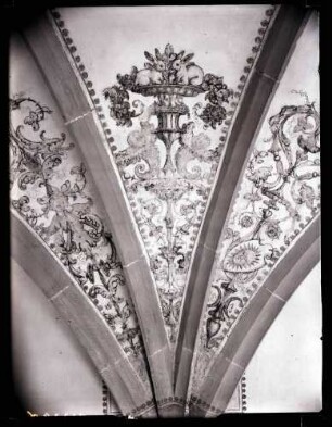 Klosterkirche; aufgedecktes Fresko im Gewölbe auf der Südwand