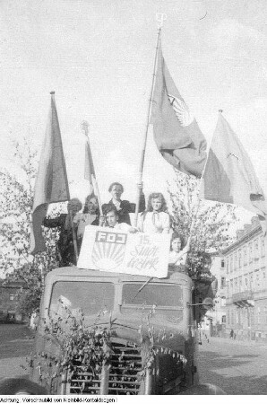 Dresden, Neustadt. Agitationseinsatz der FDJ-Gruppe des Hechtviertels in Dresden für die Abstimmung zum 3. Deutschen Volkskongreß, 1949