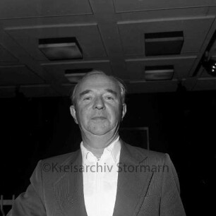 Mennicken, Hubert: geboren 1909: Stadtverordneter der SPD in Ahrensburg seit 1955: stellvertretender Bürgervorsteher in Ahrensburg seit 1978