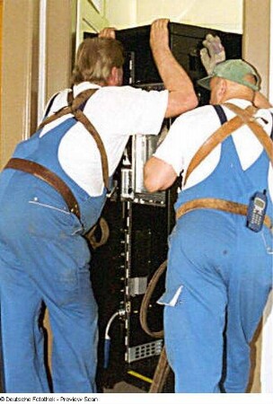 Hardware-Transport beim Umzug in die Zentralbibliothek Zellescher Weg 18