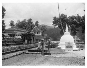 Kandy, Sri Lanka: Zahntempel mit Stupa