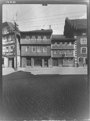 Schmalkalden, Weidebrunner Gasse. Wohnhäuser mit Laden. Straßenfront