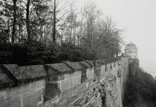 Königstein. Festung. Brustwehr und Friedrichsburg von Osten