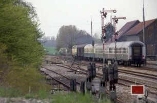 Blaufelden Lok 218 202 Eilzug Ulm-Crailsheim Mdie-Wagen Bnb-Wagen Gelisanlagen Ausfahrsignale Sh-2-Tafeln