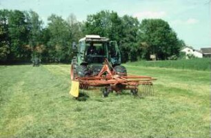 Fotografie: Erntetechnik, Werbegerät, Kreiselschwader, Frontanbau