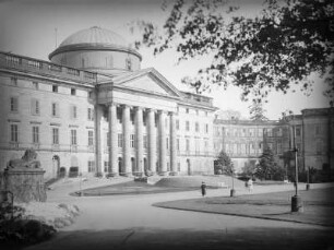 Kassel-Wilhelmshöhe, Schloss Wilhelmshöhe. Mittelbau mit Portikus
