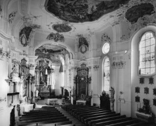 Dischingen. Katholische Pfarrkirche (1769-1771; J. Dossenberger). Inneres mit Altar