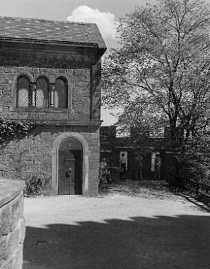 Eisenach. Wartburg. Ritterbad (1881/1890) im Südhof