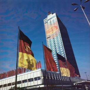 Hotel Stadt Berlin mit Schmuckelement zum IX. Parteitag der SED, Alexanderplatz, Berlin