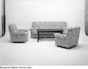 Sitzgruppe Evelin : Sitzgruppe "Evelin" mit Couchtisch (1984; VEB Möbelwerke Erfurt)