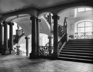 Eichstädt. Ehemalige Fürstbischöfliche Residenz. Treppenhaus (1767/1768; M. Pedetti)