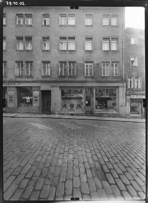 Meißen-Altstadt, Fleischergasse. Wohnhaus mit Läden. Straßenfront (Teilansicht)