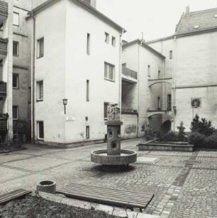 Hof mit Marktweiberbrunnen