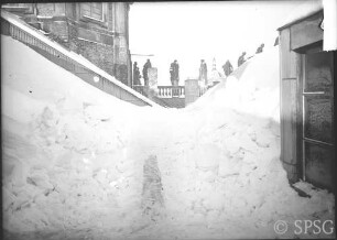 Potsdam, Neues Palais, Detail: Dach mit Schnee im Winter.