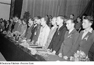 Aufnahmen einer Versammlung anlässlich des 1. Parlaments der FDJ in der Stadthalle in Brandenburg/Havel