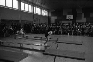 Einweihung der neuen Turnhalle der Volksschule im Rintheimer Feld.