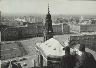 Dresden. Blick vom Rathausturm auf den neuen Altmarkt mit der Kreuzkirche