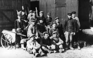Wilsdruff-Blankenstein. Ober- oder Krillemühle, Arbeiter, beschäftigt beim Graben eines neuen Flußbettes für die Triebisch? Repro