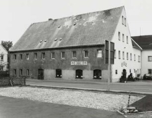Wohnhaus mit China-Restaurant "Schloss Hongkong"