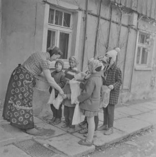 Martinsbrauch Crostwitz, Kinder ersingen sich Süßigkeiten