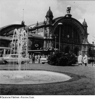 Frankfurt am Main. Hauptbahnhof. Empfangsgebäude von Osten