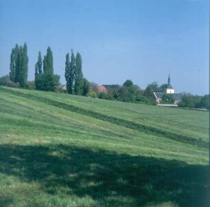 Ortsteilansicht mit Dorfkirche von Süden : Müglitztal-Maxen. Ortsteilansicht mit Dorfkirche von Süden